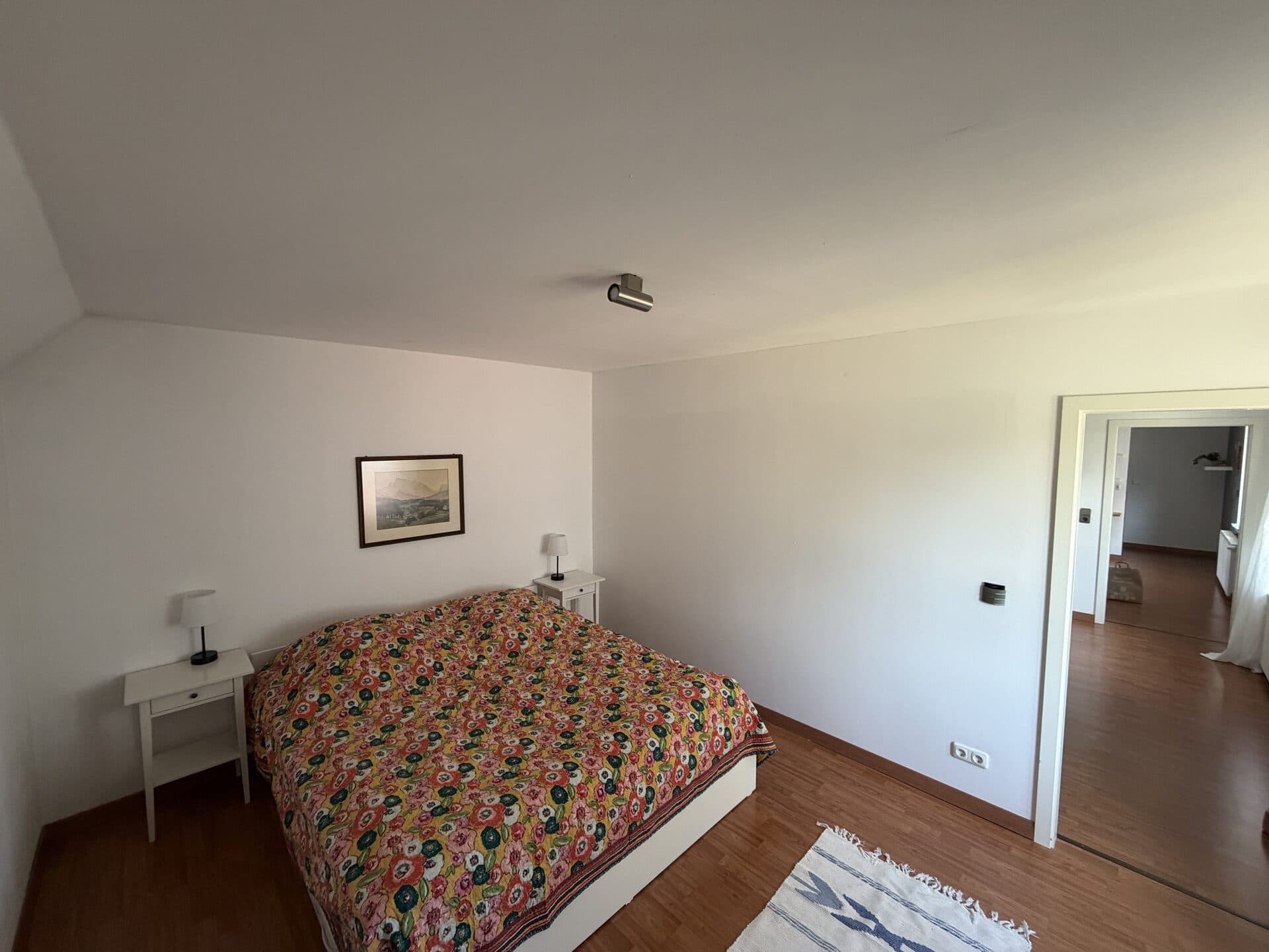 Dach-Apartment mit Terrasse – Foto 1
